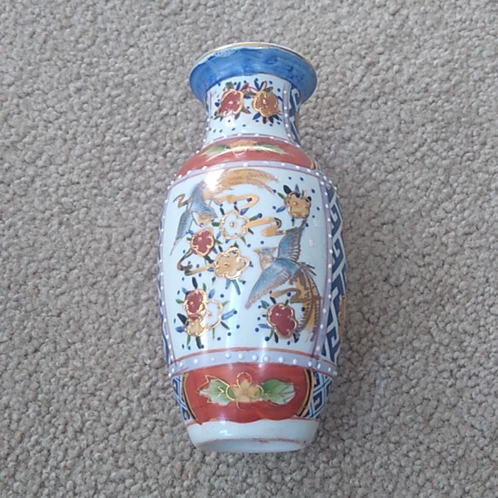 Vintage Chinese Vase close to 7" hand painted beautiful piece no damage - Picture 3 of 8